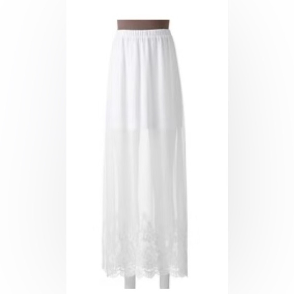 Candie’s Chiffon Maxi skirt half lined EUC looks new Size Large embroidered hem